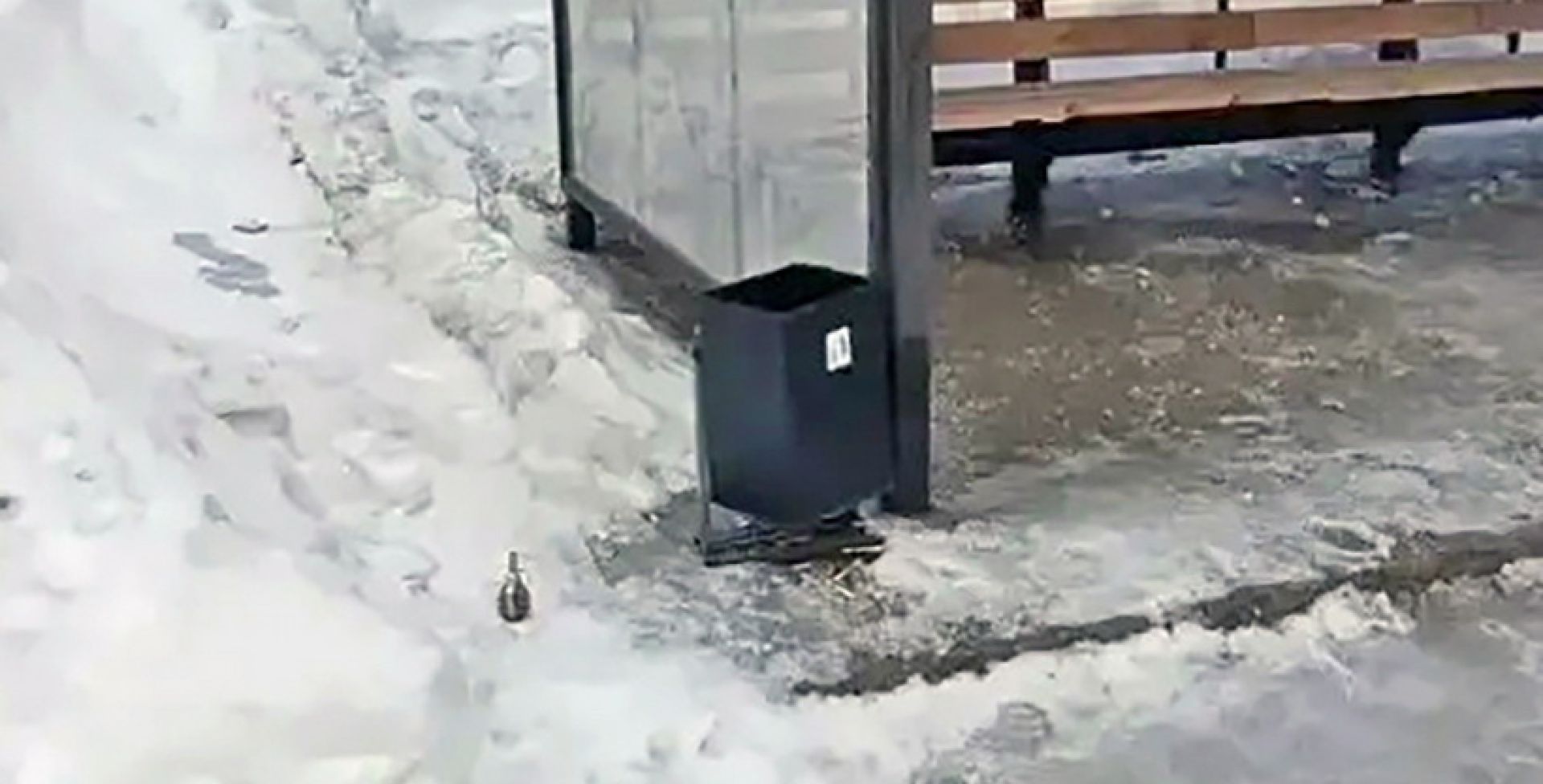 остановка и макет гранаты