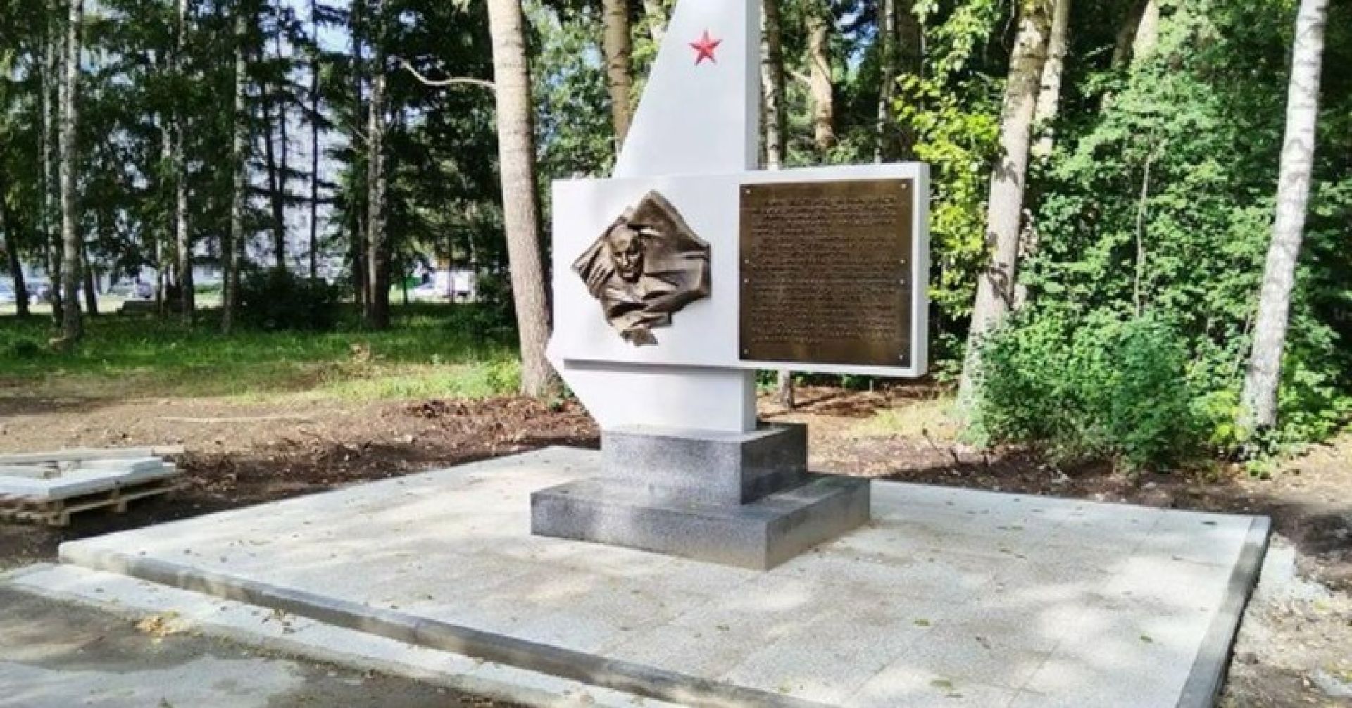 памятник Громову в Кировском районе