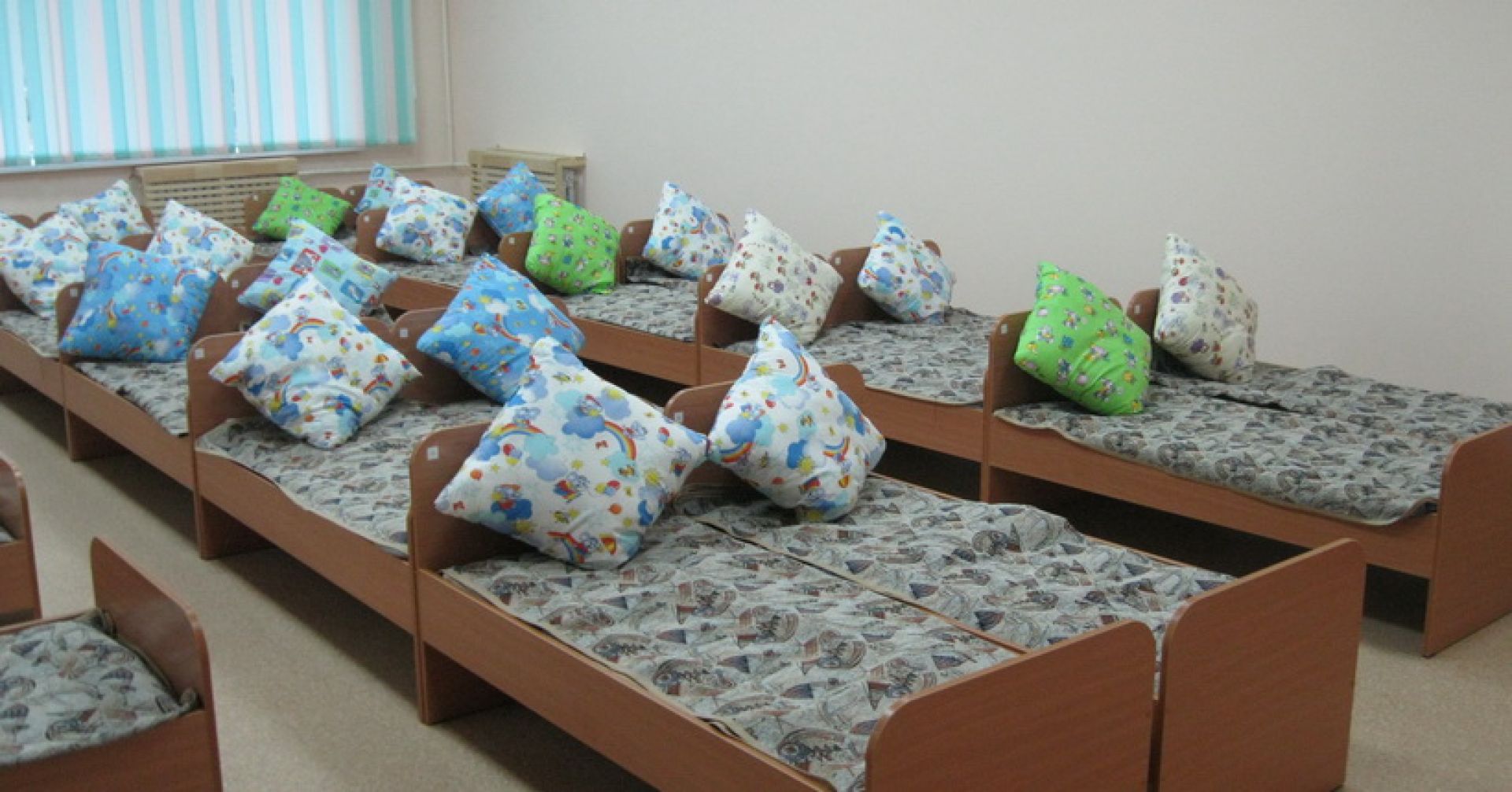 спальня в детсаду