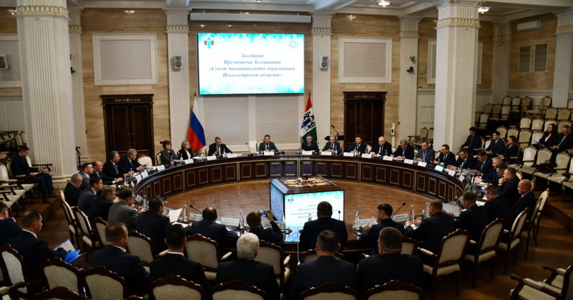 заседание в правительстве НСО