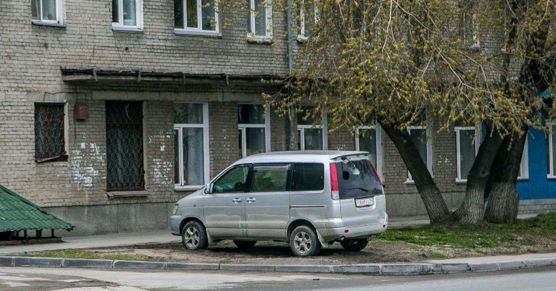 парковка на газоне