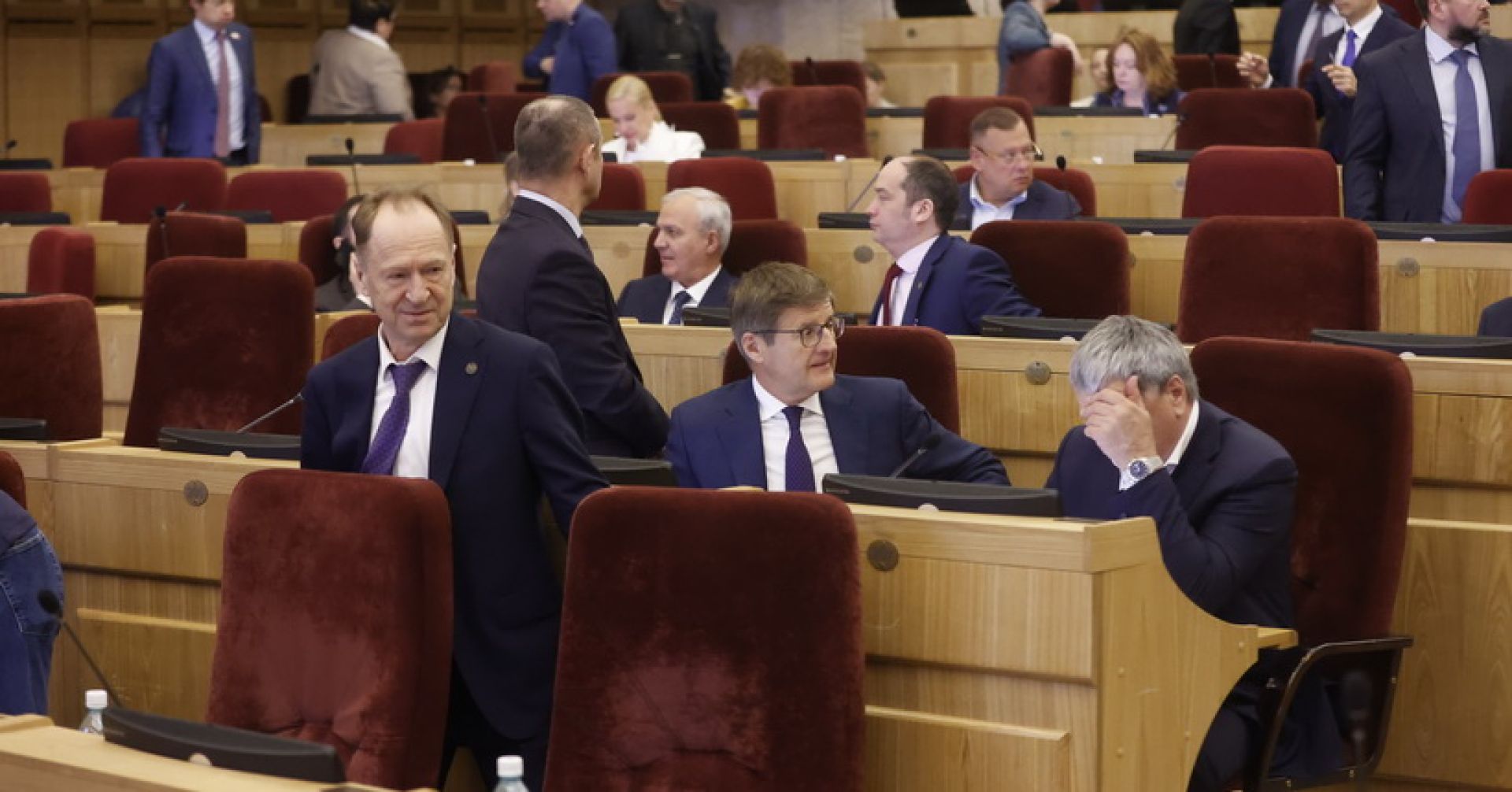 зал сессии заксобрания