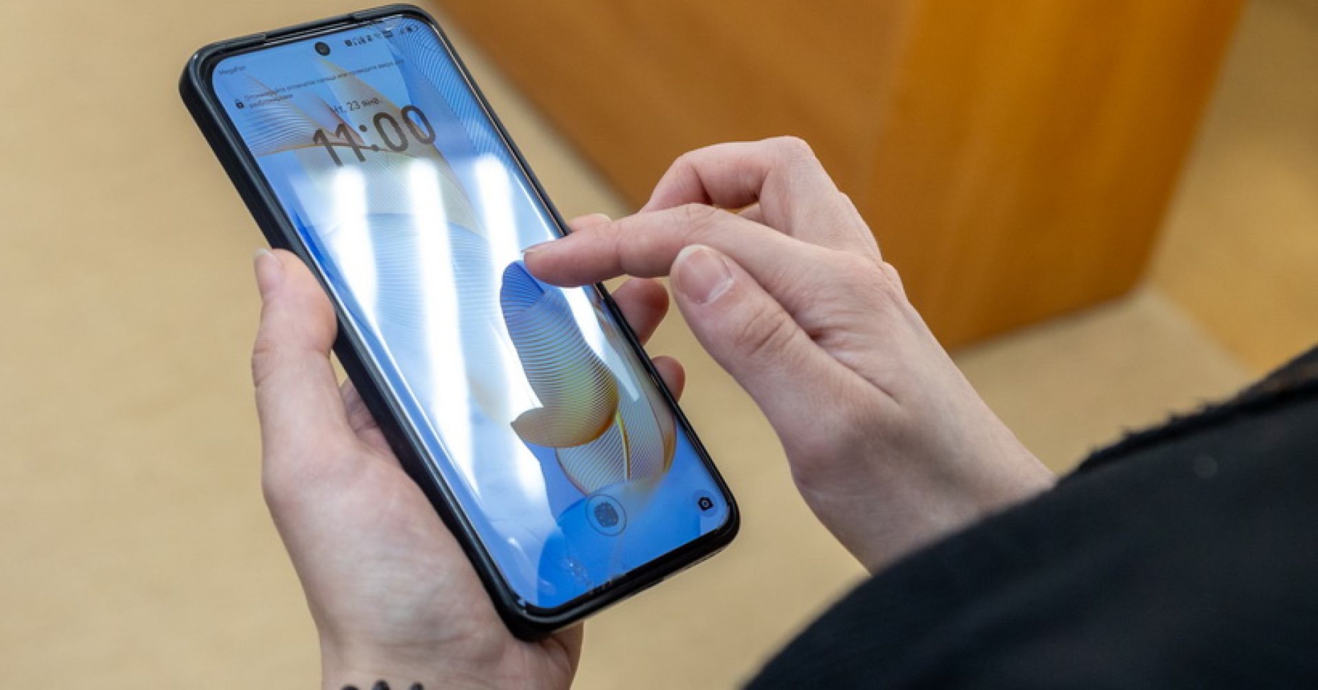 телефон в руках