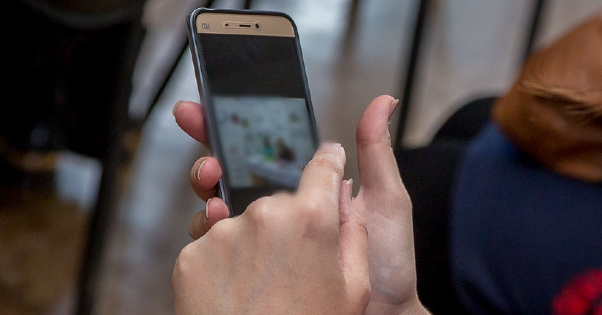 телефон в руках